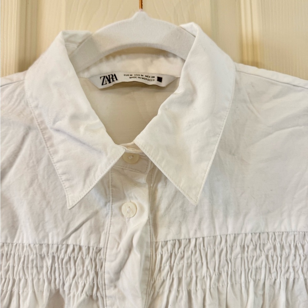 Zara White Cotton Button up Blouse w/Gathered Cuffs and Front - Picture 2 of 4